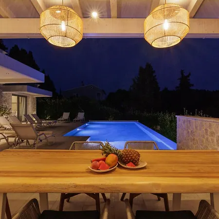 My Mediterranean Luxury With Swimming Pool فيلة