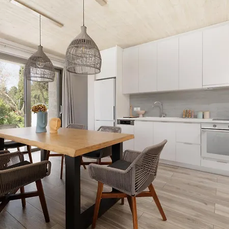 My Mediterranean Luxury With Swimming Pool فيلة