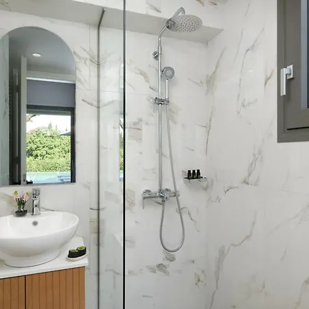 My Mediterranean Luxury With Swimming Pool Kontokali